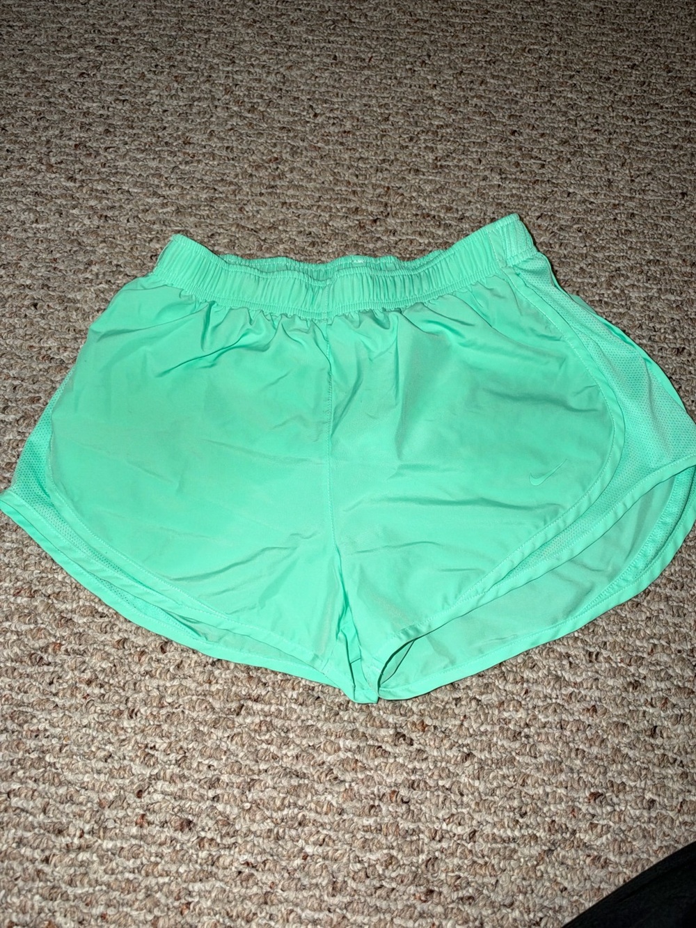 Women’s Nike tempo dri-fit mid rise shorts